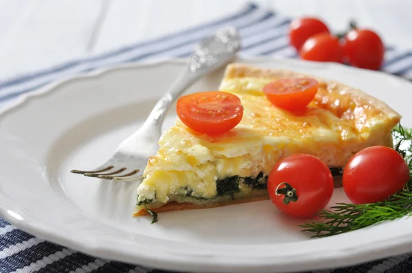 Quiche pie with spinach and cheese — Stock Photo, Image