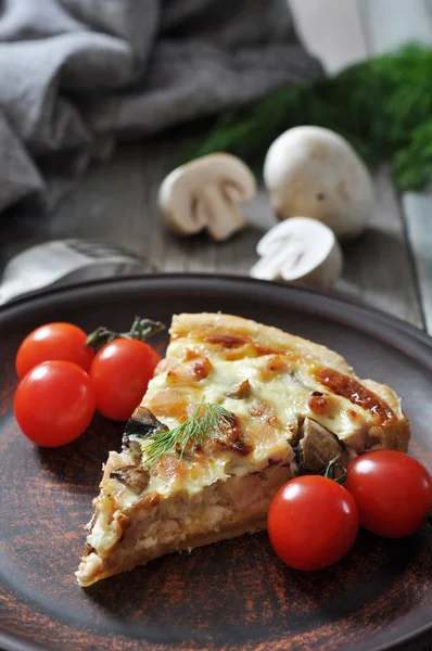 Quiche pie with chicken — Stock Photo, Image