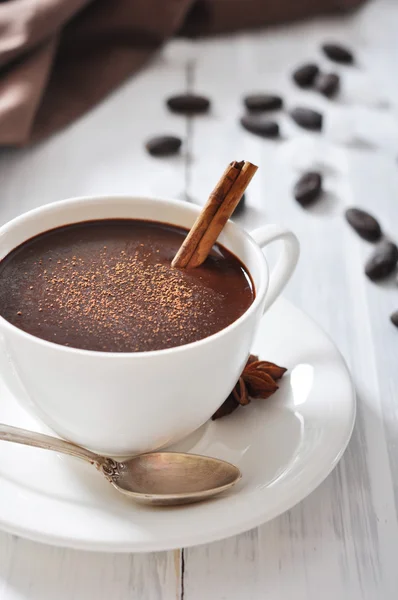 Chocolate caliente en taza —  Fotos de Stock