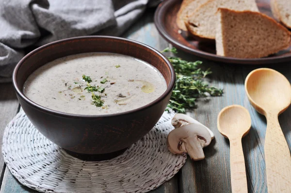 Soupe à la crème aux champignons — Photo