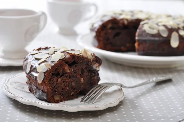 Schokoladenkuchen mit Mandeln — Stockfoto