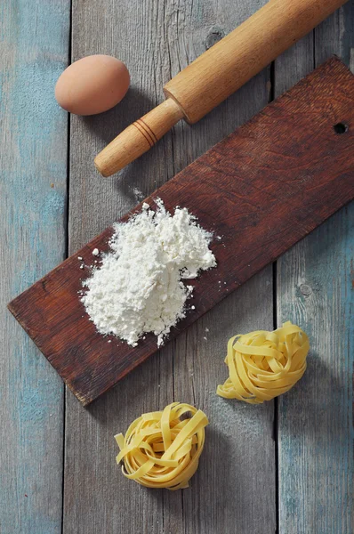 Mjöl, pasta och rullande stift — Stockfoto