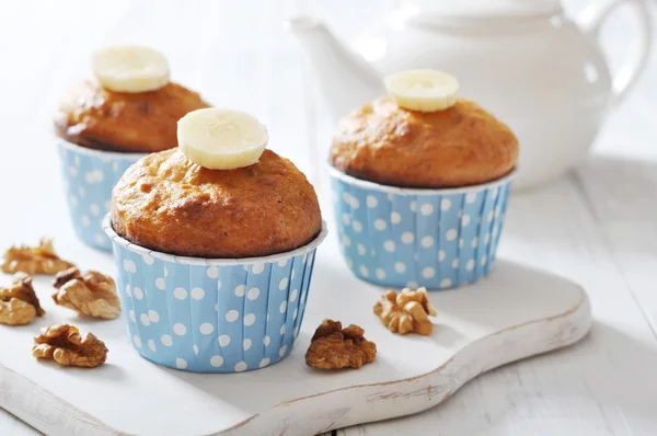 Muffin alla banana in scatola di cupcake di carta blu — Foto Stock