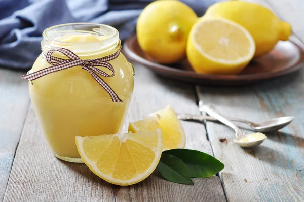 Cagliata di limone in vaso di vetro — Foto Stock