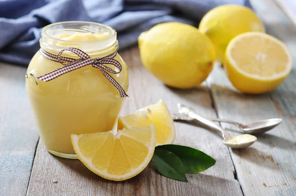Cagliata di limone in vaso di vetro — Foto Stock