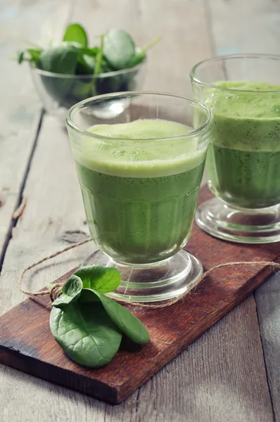 Apple and spinach smoothie — Stock Photo, Image
