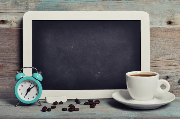 Tasse Kaffee mit Tafel — Stockfoto