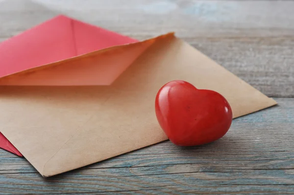 Brown envelop with stone heart — Stock Photo, Image