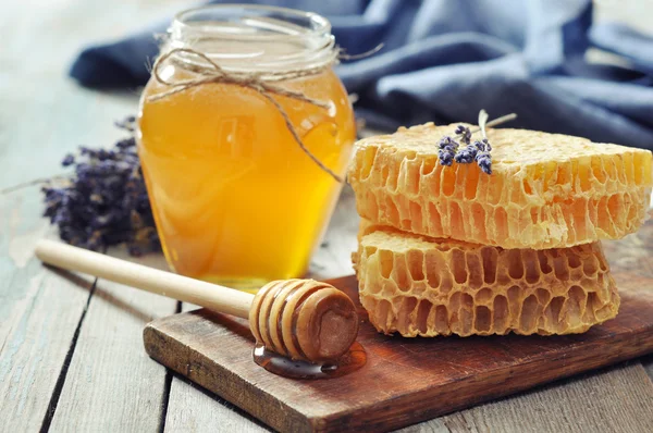 Honey in jar — Stock Photo, Image