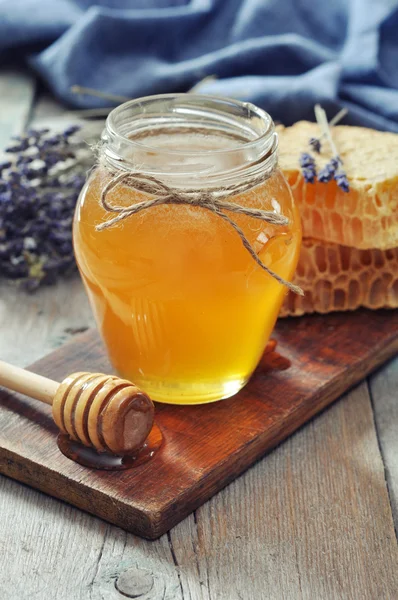 Honey in jar — Stock Photo, Image