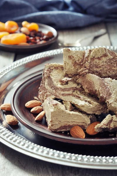 Halva dengan almond — Stok Foto