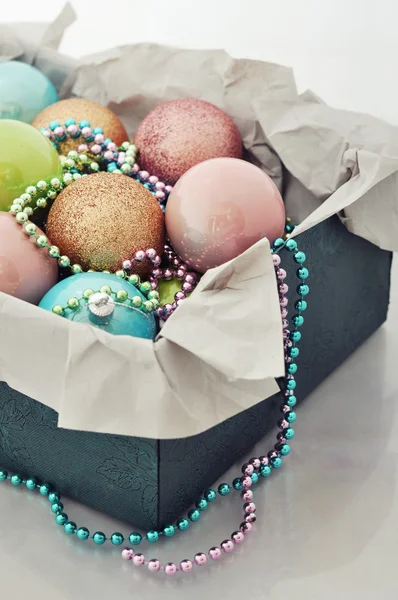 Box with christmas decorations — Stock Photo, Image