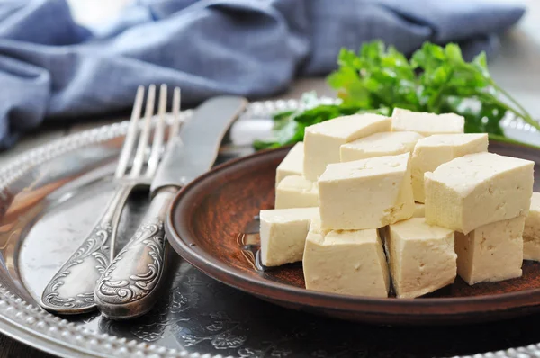 Тофу на тарілку — стокове фото