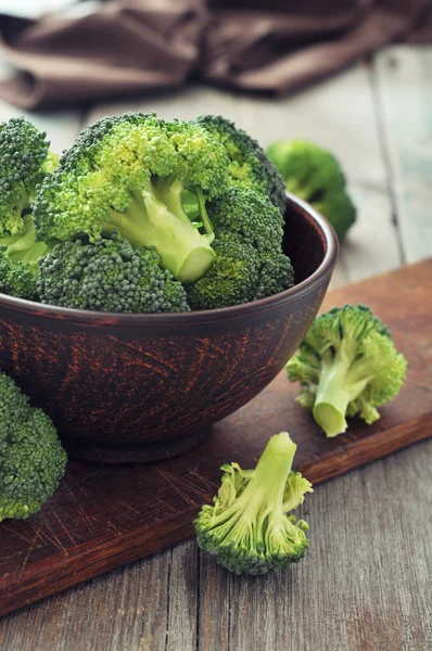 Färska gröna broccoli — Stockfoto