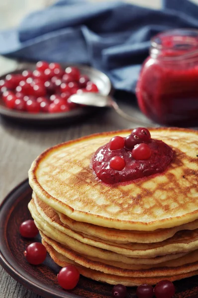 Pancakes with cranberry jam — Stock Photo, Image