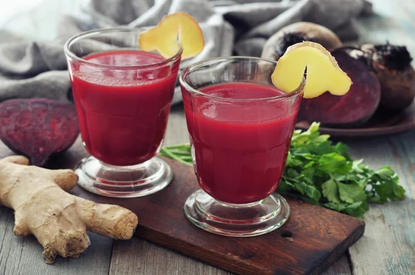 Beetroot smoothie with ginger — Stock Photo, Image