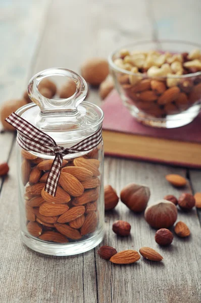 Amandes en bocal en verre — Photo