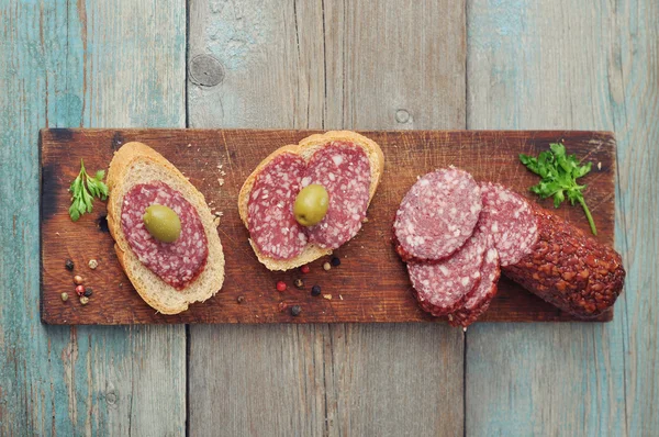 Tartina con salame — Foto Stock