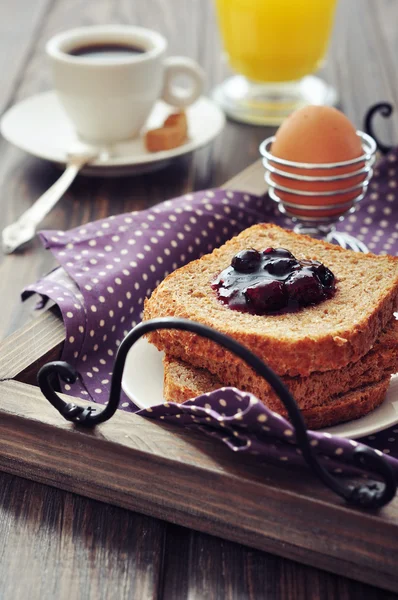 Frühstück mit Toast — Stockfoto