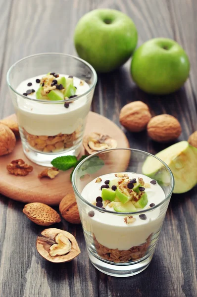 Dessert with yogurt and granola — Stock Photo, Image