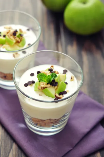 Dessert with yogurt and granola — Stock Photo, Image