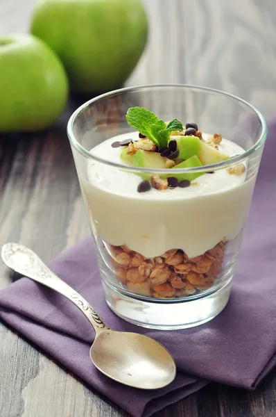 Dessert with yogurt and granola — Stock Photo, Image