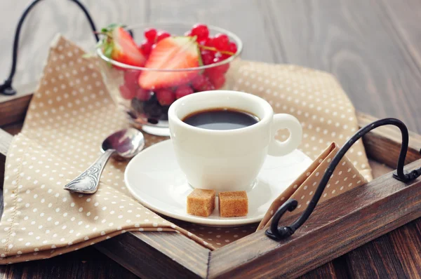 Coffee with fresh berries — Stock Photo, Image