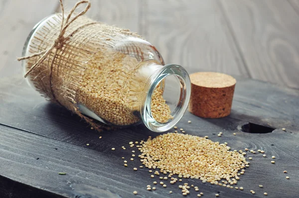 Sementes de quinoa em bruto — Fotografia de Stock