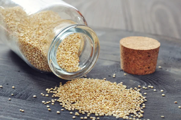 Ruwe quinoa zaden — Stockfoto