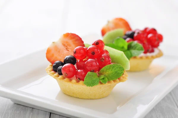 Tartlets with fresh berries — Stock Photo, Image