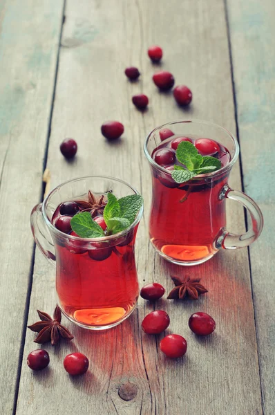 Glühwein met verse cranberry — Stockfoto