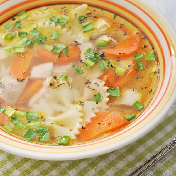 Kuřecí polévka s těstovinou — Stock fotografie