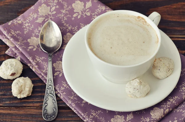 Cappuccino com biscotti — Fotografia de Stock