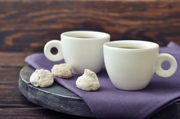 Kaffee mit frischen Keksen — Stockfoto