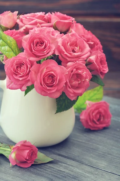Букет розовых роз — стоковое фото