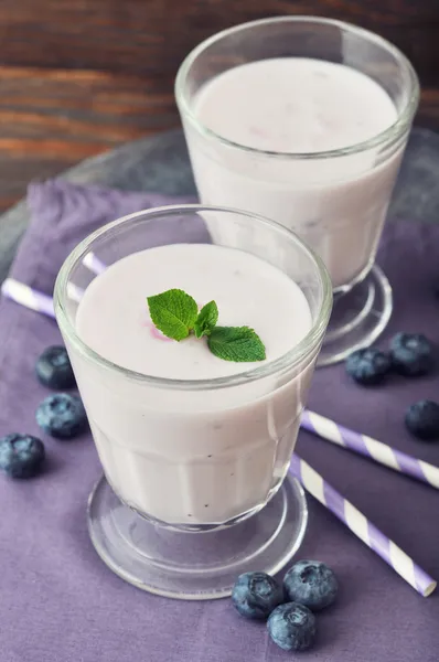 Yoghurt met verse bosbessen — Stockfoto