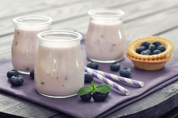 Joghurt mit frischen Blaubeeren — Stockfoto