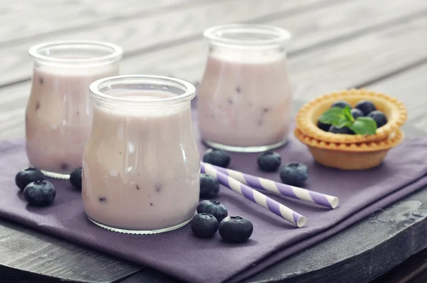 Joghurt mit frischen Blaubeeren — Stockfoto