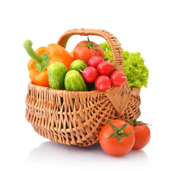 Vegetables in the wicker basket — Stock Photo, Image
