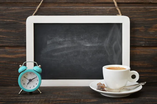 Cup of coffee with blackboard — Stock Photo, Image