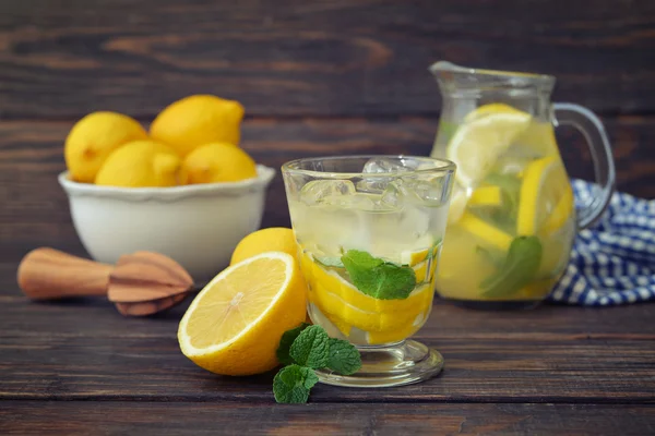 Limonáda s čerstvým citronem — Stock fotografie