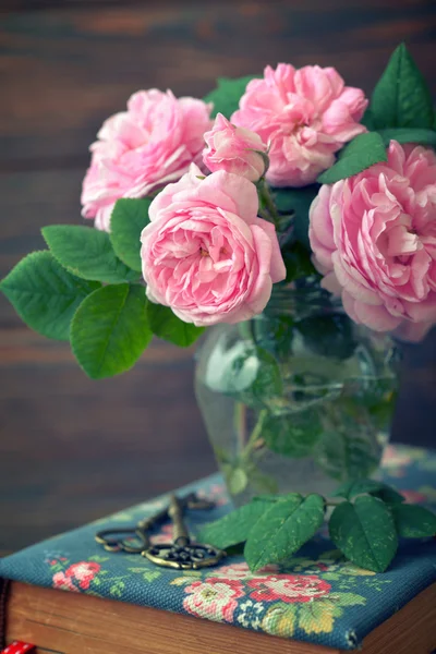 Ramo de rosas de té — Foto de Stock