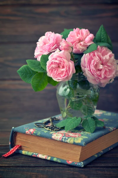 Bouquet of tea roses — Stock Photo, Image