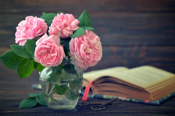 Bouquet of tea roses — Stock Photo, Image