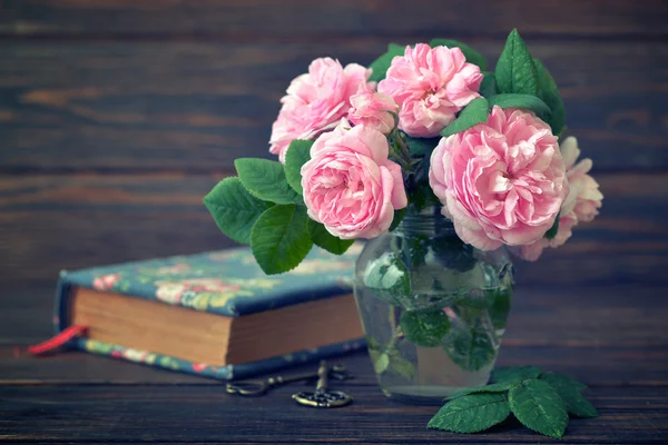 Bouquet of tea roses — Stock Photo, Image