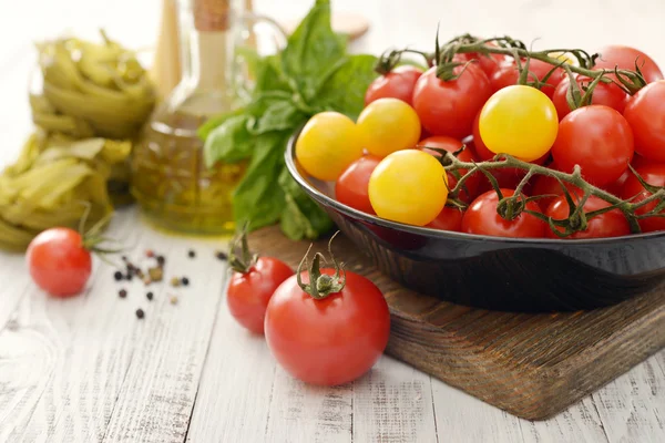 Frische reife Tomaten — Stockfoto