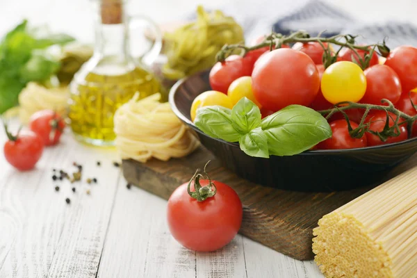 Frische reife Tomaten — Stockfoto