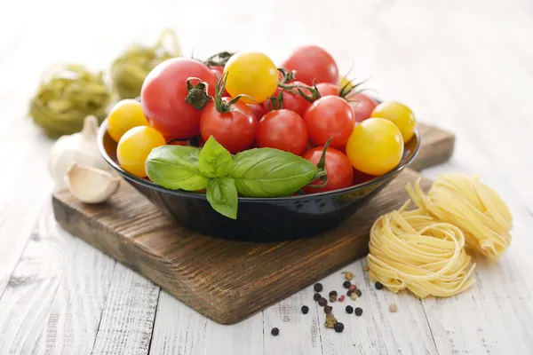 Fresh ripe tomato — Stock Photo, Image