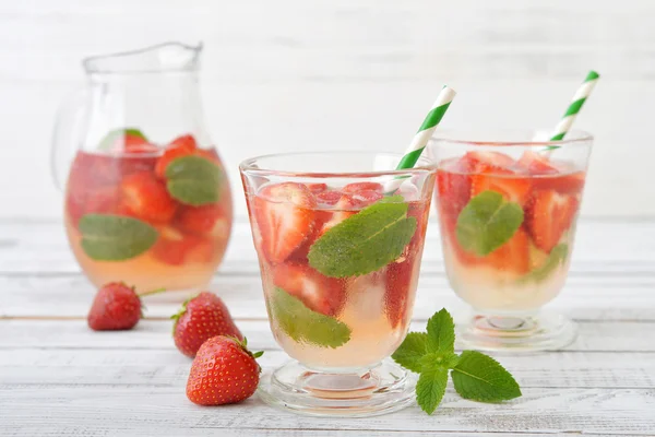 Strawberry mojito — Stock Photo, Image