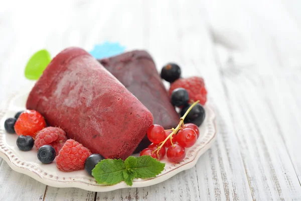 Homemade berry ice cream — Stock Photo, Image